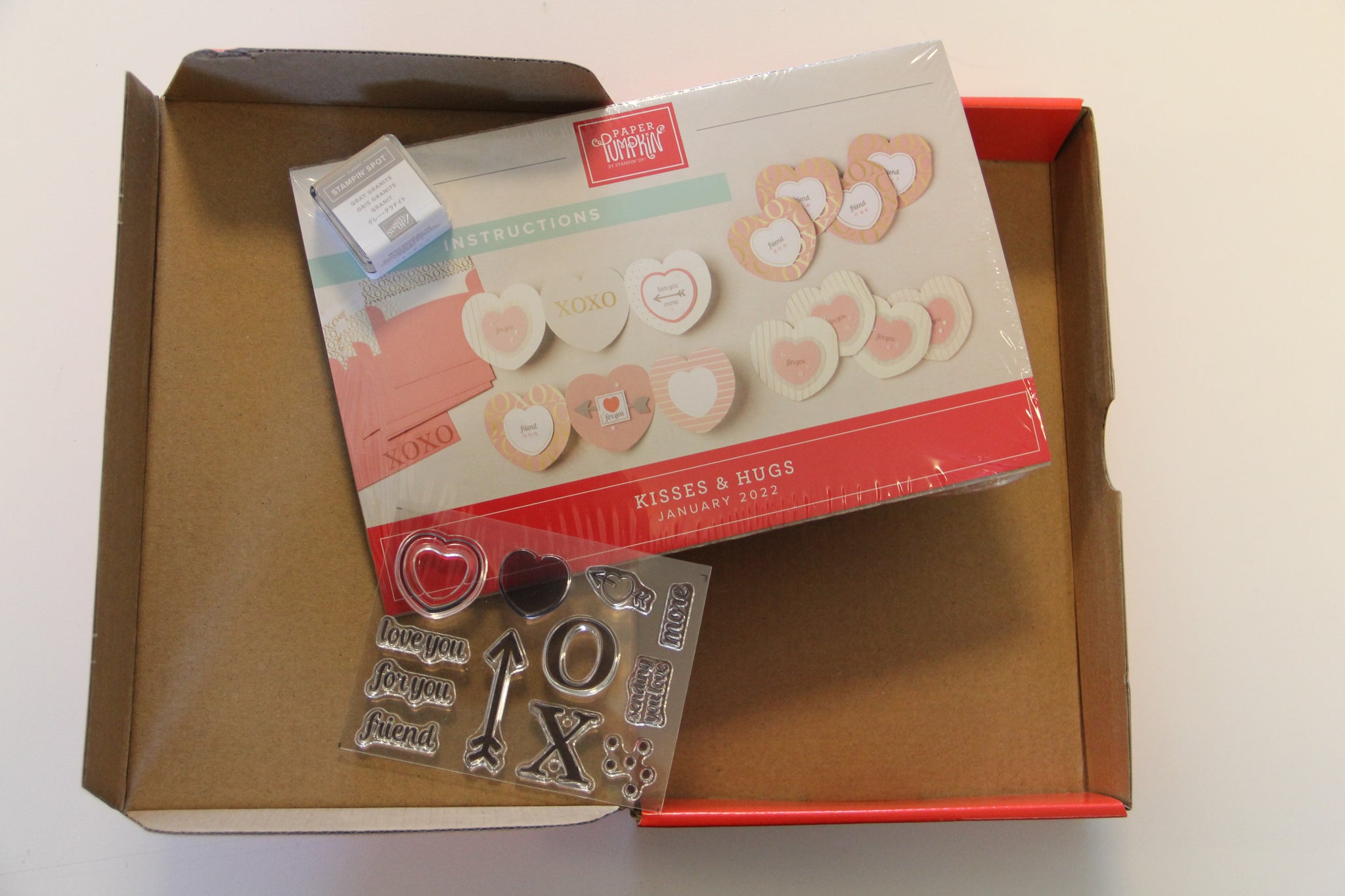 Paper Pumpkin - Kisses & Hugs – January 2022